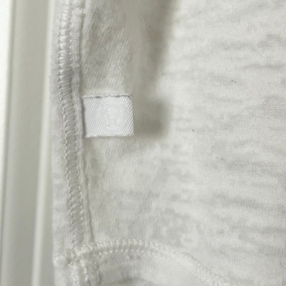 Lululemon Lightest Cropped Tee Expression Vinyasa Graphic White Burnout Size 4 - Picture 5 of 5
